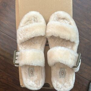 Women’s fur Ugg sandal size 8